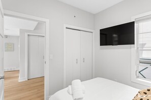 Apartment | 2 bedrooms - 13th Ave - DT Calgary - 2BD 2BA - Sleeps 5 (Calgary)