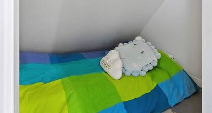 Local Loft Downtown Okotoks 2BD Private