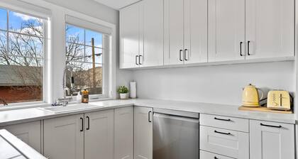 Local Loft Downtown Okotoks 2BD Private