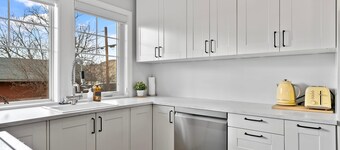 Local Loft Downtown Okotoks 2BD Private