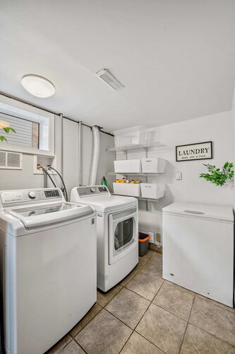 The Owlet Nwcalgary Queenbd Privatesuite