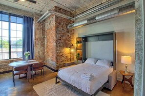 Desk, iron/ironing board, WiFi, bed sheets
