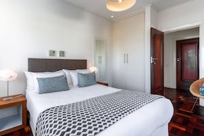 4 chambres, fer et planche à repasser, Wi-Fi, draps fournis