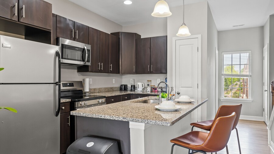 Upscale King 3BR Townhouse in Pineville