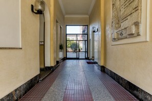 Interni