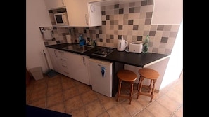 Fridge, microwave, stovetop, coffee/tea maker
