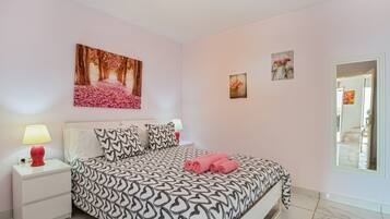 2 bedrooms, iron/ironing board, WiFi, bed sheets