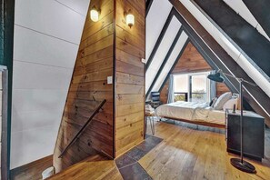 5 bedrooms, iron/ironing board, WiFi, bed sheets