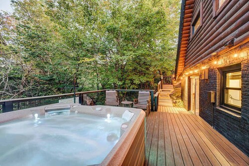 A-Frame Ski-In/Out Hot Tub Game Room, Walk to Town