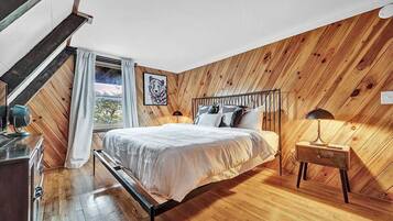 5 bedrooms, iron/ironing board, WiFi, bed sheets