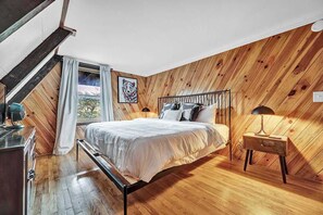 5 bedrooms, iron/ironing board, WiFi, bed sheets