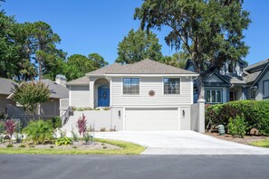 Unclassified image, 5 of 44, button