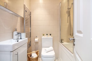 Apartamento urbano, 1 cama de casal e sofá-cama, para não fumantes, vista para a cidade | Banheiro