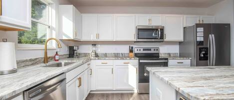 Fridge, microwave, stovetop, dishwasher