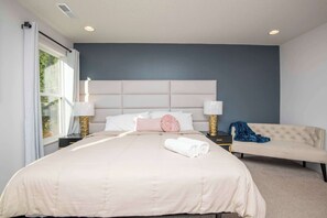 4 bedrooms, iron/ironing board, WiFi, bed sheets