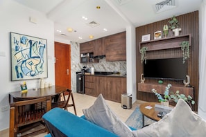 TV - Modern 1BR with City View - Balcony - Near Metro (Jumeirah Lake Towers)