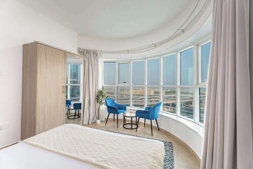 Modern 1BR with City View - Balcony - Near Metro