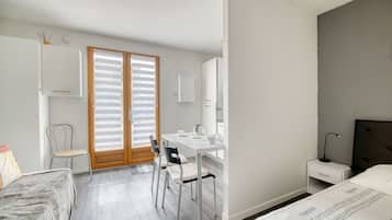 Skrivebord, strygejern/strygebræt, Wi-Fi, sengetøj