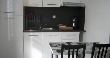 Studio « Le Laurier » avec terrasse privée, jardin commun et Wi-Fi