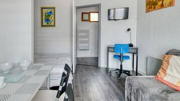 Desk, iron/ironing board, WiFi, bed sheets