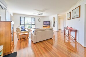 Smart TV - Lomandra: 4 BR, 2 BA House in Evans Head, Sleeps 8 (Evans Head)