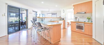 Spacious 4BR family home with ensuite, air-con, kids’ toys, Weber BBQ patio,