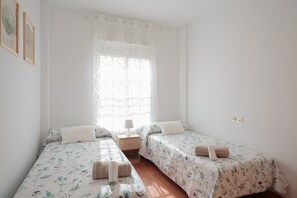 5 habitaciones, tabla de planchar con plancha, wifi y ropa de cama 