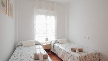 5 bedrooms, iron/ironing board, WiFi, bed sheets