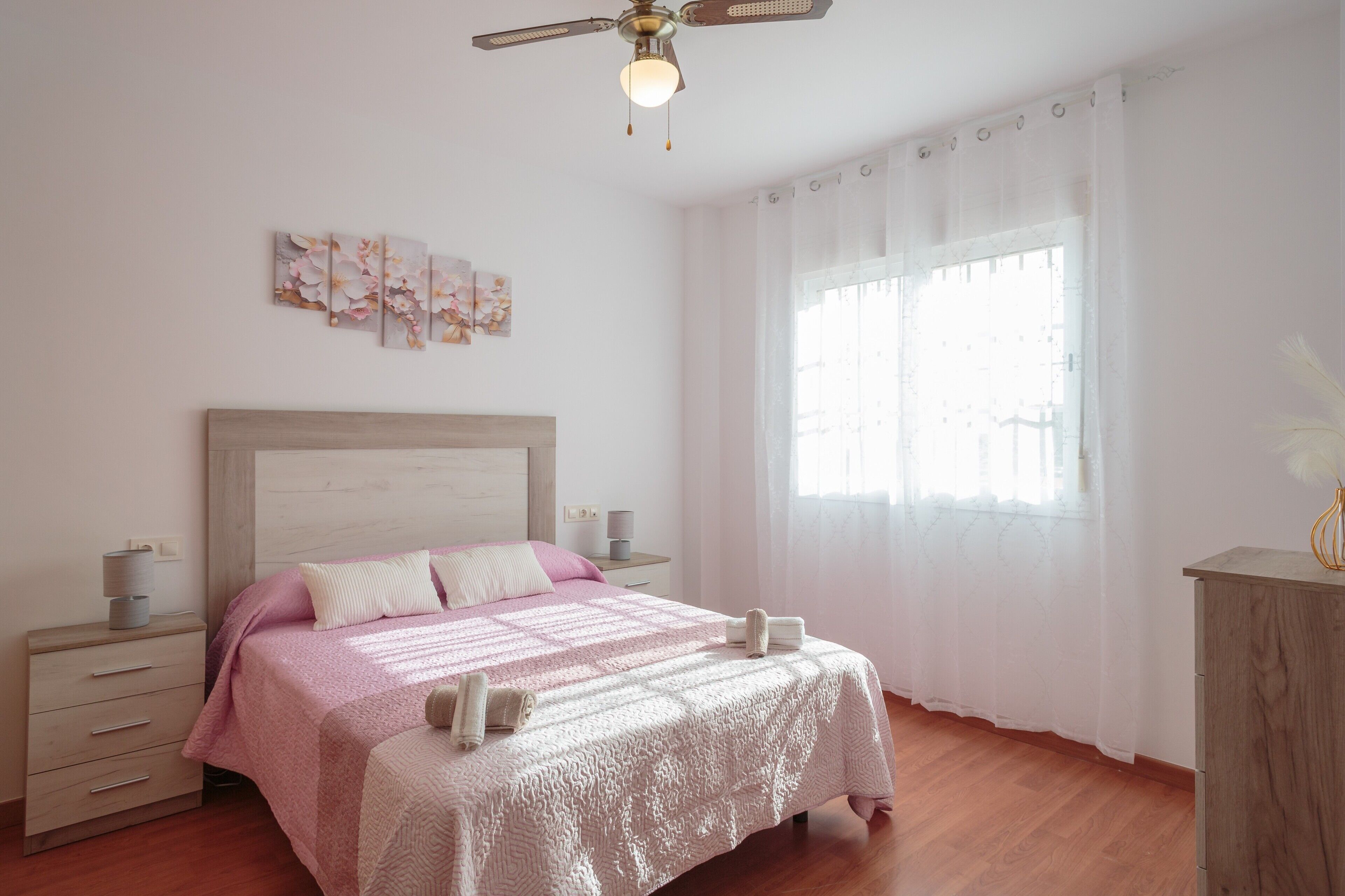 5 bedrooms, iron/ironing board, WiFi, bed sheets