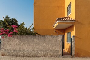 Exterior - Holiday Home 'El Rincón Sevillano' with Private Terrace, Wi-Fi and Air Conditioning (Gerena)