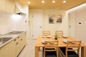 Japanese-style Condo, City View | Private kitchen