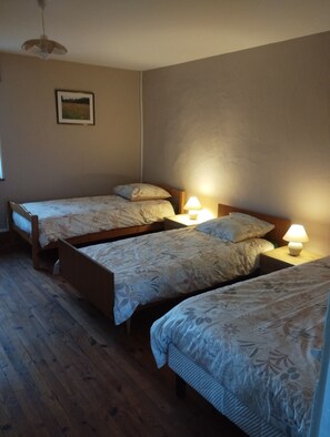 5 bedrooms, iron/ironing board, travel cot, bed sheets