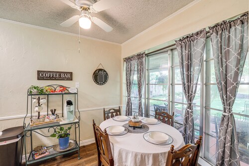 Home w/ Backyard Oasis < 7 Mi to At&t Stadium!