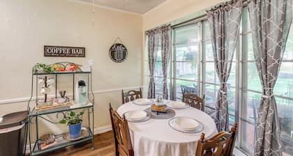 Home w/ Backyard Oasis < 7 Mi to At&t Stadium!