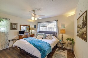 Interior - Home w/ Backyard Oasis < 7 Mi to At&t Stadium! (Euless)