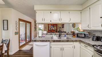 ํ์ฐ์ค (3 Bedrooms) | ๋ด๋ถ