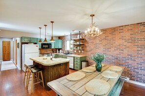 House (2 Bedrooms) | Interior