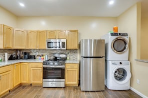 House (4 Bedrooms) | Interior - Private Backyard Jawn! Multi-level Philly Rowhouse (Philadelphia)