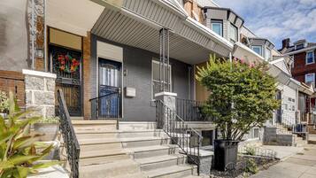 House (4 Bedrooms) | Front of property