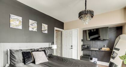 Private Backyard Jawn! Multi-level Philly Rowhouse