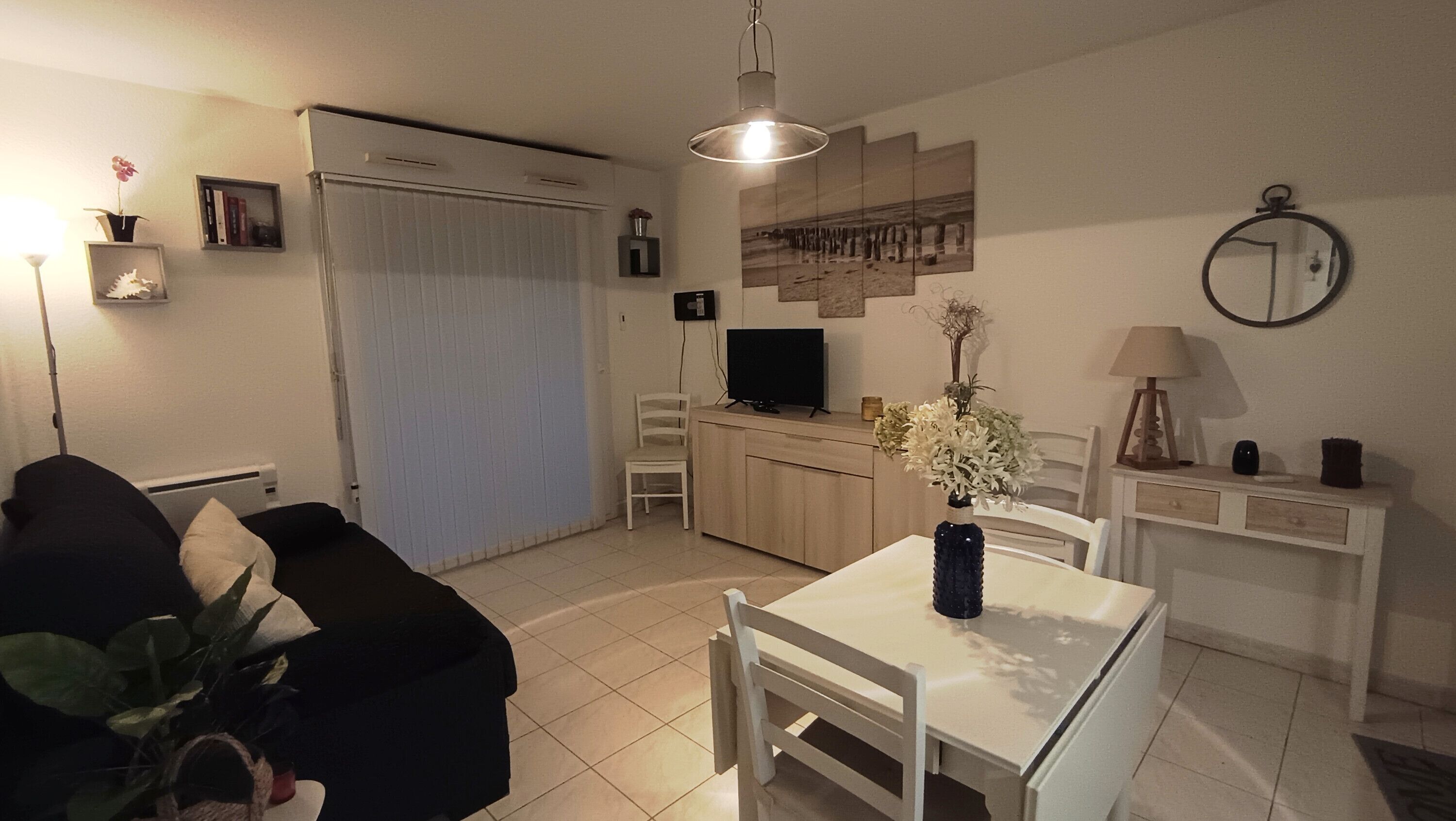 テレビ、DVD プレーヤー、ステレオ