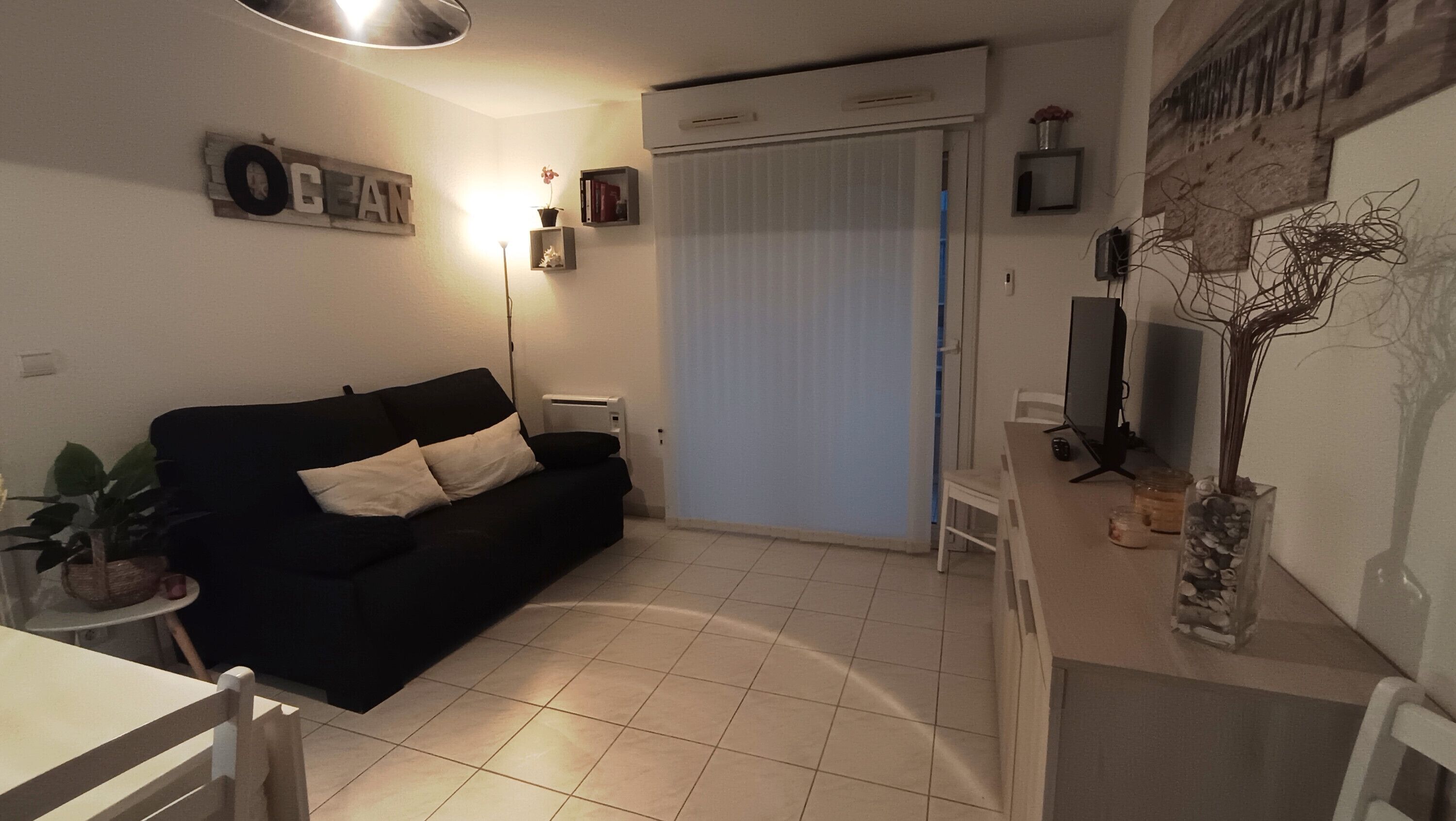 Televisión, reproductor de DVD, estéreo