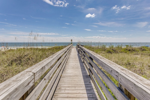 Apartment (3 Bedrooms) | Interior - Direct Beach Access! Walkable Condo on Ocean Blvd (North Myrtle Beach)
