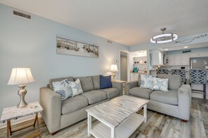 Apartment (3 Bedrooms) | Interior - Direct Beach Access! Walkable Condo on Ocean Blvd (North Myrtle Beach)