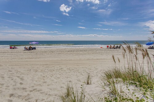 Direct Beach Access! Walkable Condo on Ocean Blvd