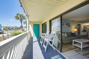 Apartment (3 Bedrooms) | Interior - Direct Beach Access! Walkable Condo on Ocean Blvd (North Myrtle Beach)