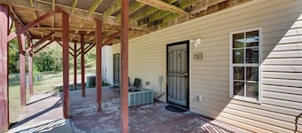 Near Trails & Live Music: Cozy Atlanta Apt!