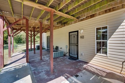 Near Trails & Live Music: Cozy Atlanta Apt!