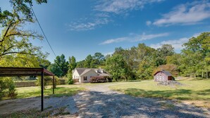 A rural property with a house, a barn, and a covered area. - Near Trails & Live Music: Cozy Atlanta Apt! (Atlanta)