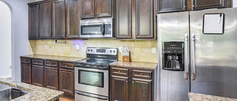 House (5 Bedrooms) | Interior